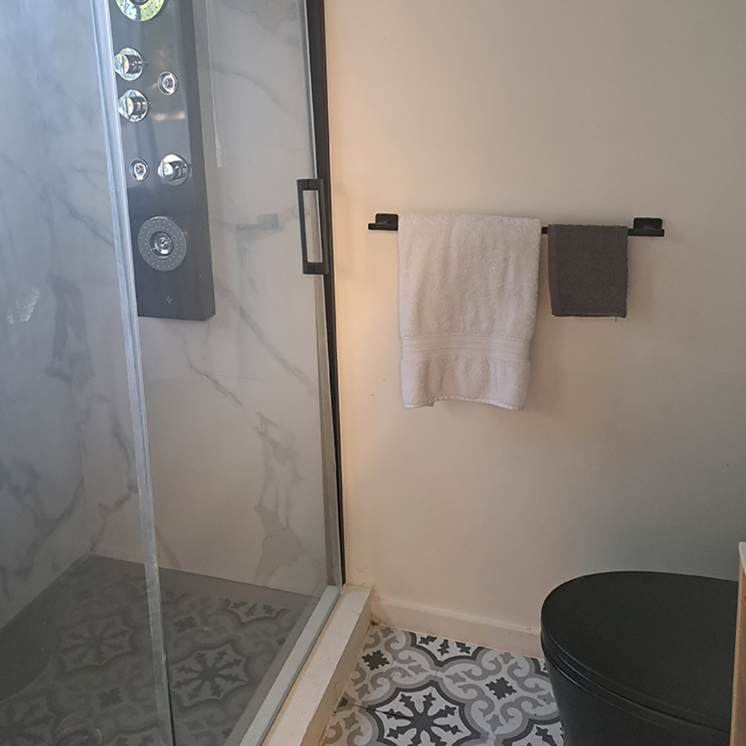 Showmodel Co-modeco Bathroom and Shower